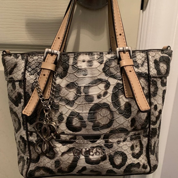 Animal print Guess Purse. - Picture 1 of 3
